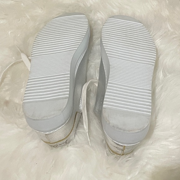 Sam Edelman Poppy Lace Up Sneakers, Silver Metalic Leather. Size 6 - Picture 6 of 6